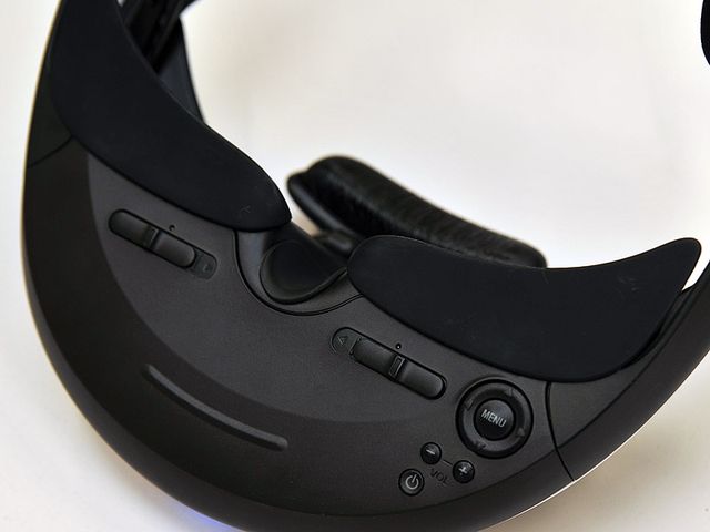 Виртуальные 3D очки SONY HMZ-T1 Виртуальные 3D очки SONY HMZ-T1
